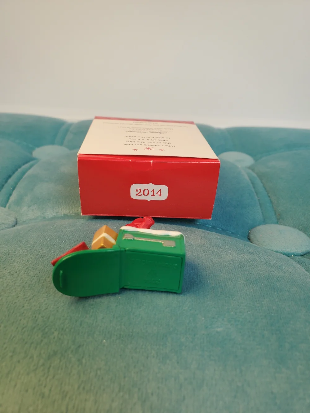 2014 Hallmark Keepsake Mini Ornament Santa Has Mail QXM8523